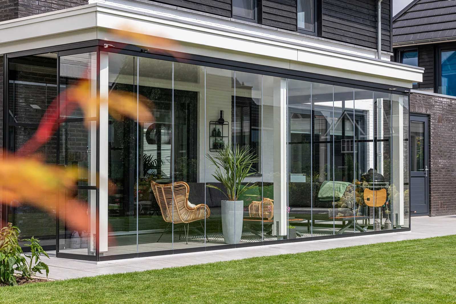 Glazen-draai-vouwsysteem-en-Steel-ART-Eerwolde-Metalura-10-11