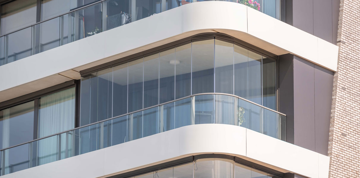 Gesegmenteerd-glas-stijlvol-metalura-1