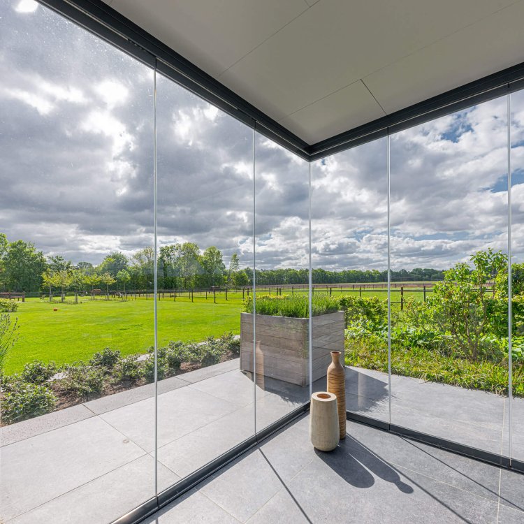 Glazen schuifwand buiten