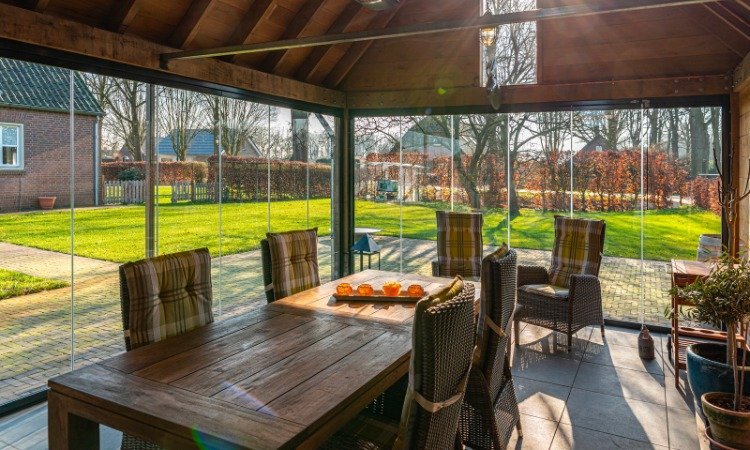 Glazen schuifwand tuinhuis