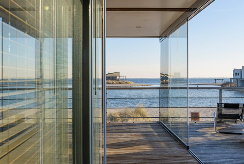 glazen-wandsysteem-beach-resort-punt-west-ouddorp-metalura-slider-6