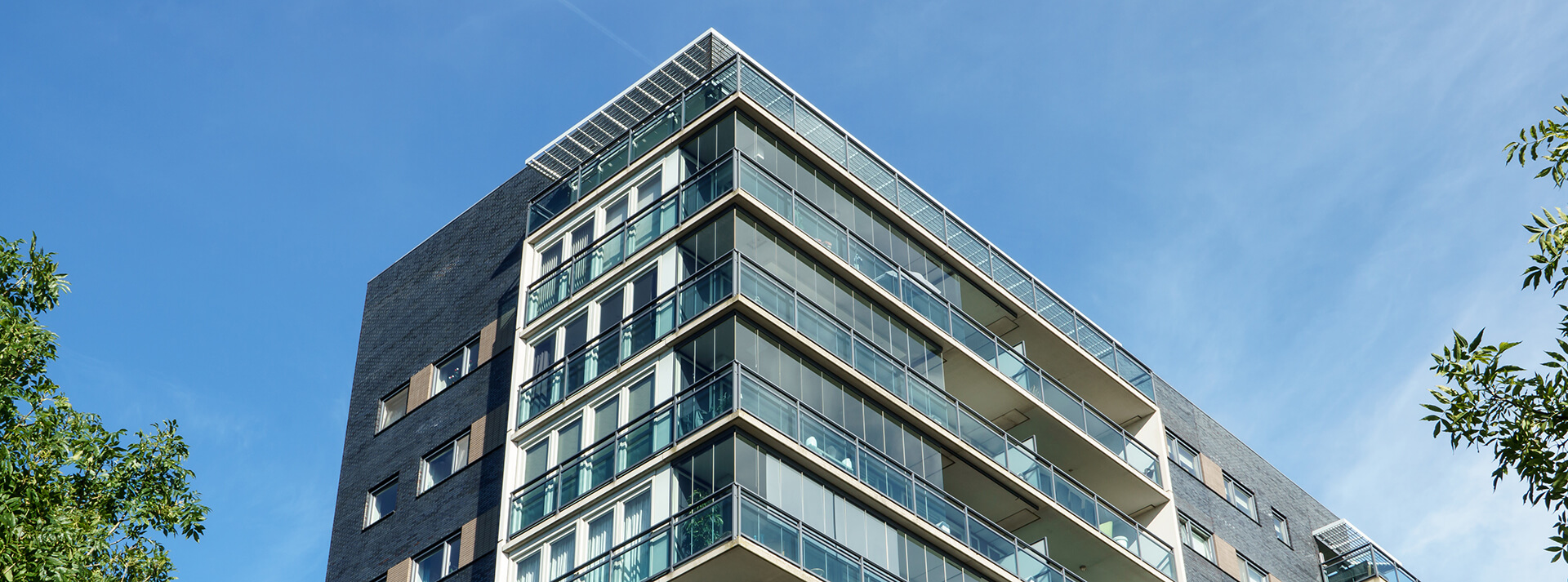 Balkonbeglazing verdiepinghoge beglazing