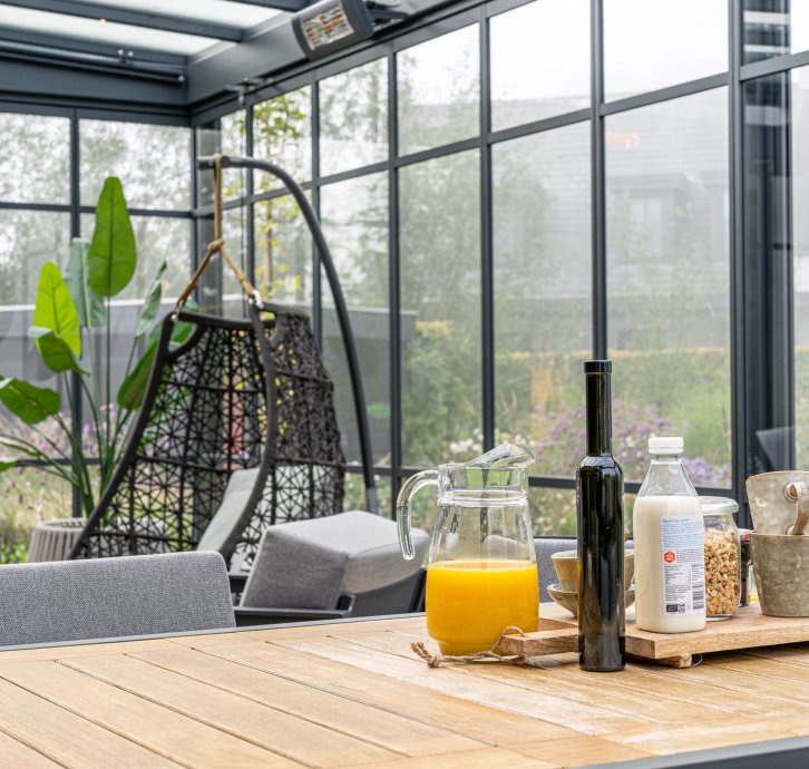 Metalura-de-luxe-tuinkamer-steel-art-ontbijt