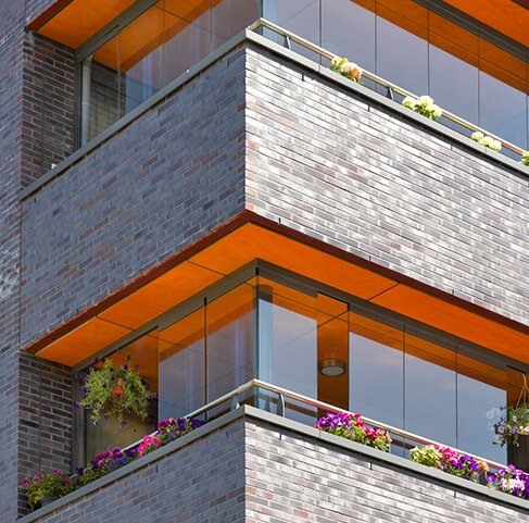 Balkon met balkonbeglazing