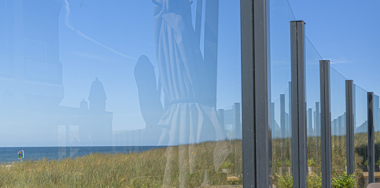 windschermen-vierkante-palen-duurzame-afwerking-metalura